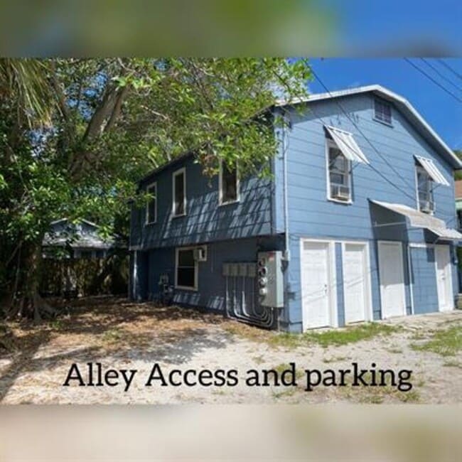 Building Photo - 1131 Queen St N