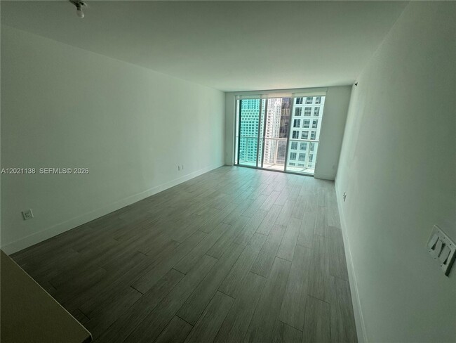 Building Photo - 500 Brickell Ave Unit 3204
