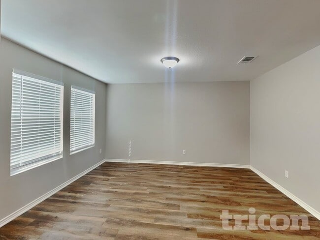 Photo - 712 Locustberry Dr