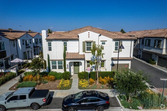 Building Photo - 30324 Town Square Dr Rental