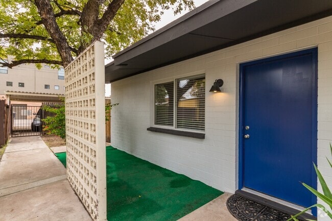 Building Photo - 1245 W 4th St Unit 2 Rental
