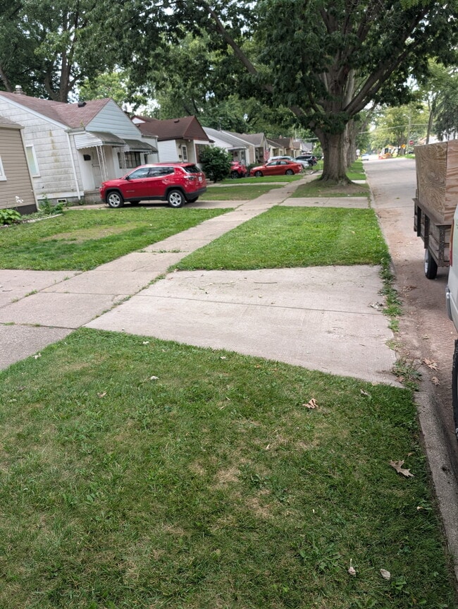 Photo - 24399 Hopkins St