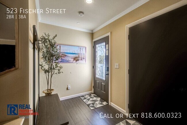 Photo - 523 Fischer St