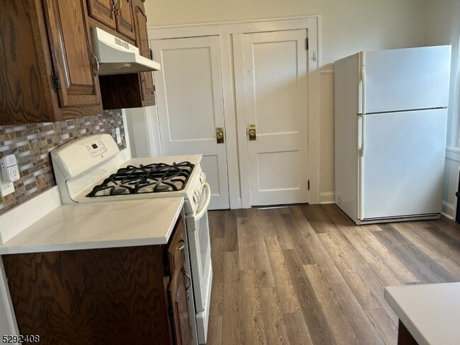 Building Photo - 136 Carlton Ave Unit 1