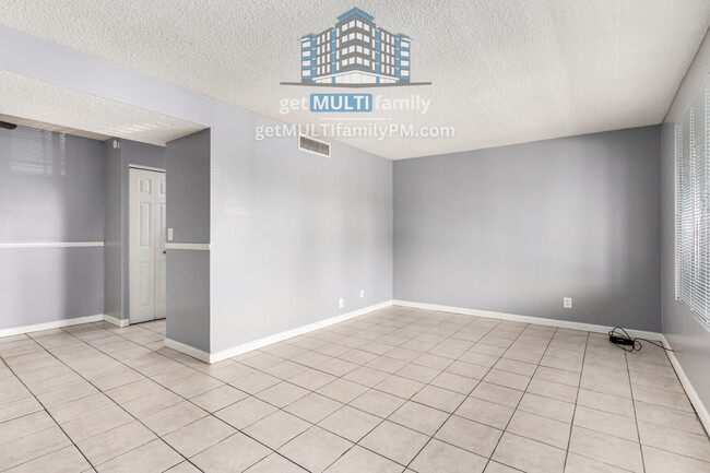 Photo - 2413 W Hazelwood St Unit 282