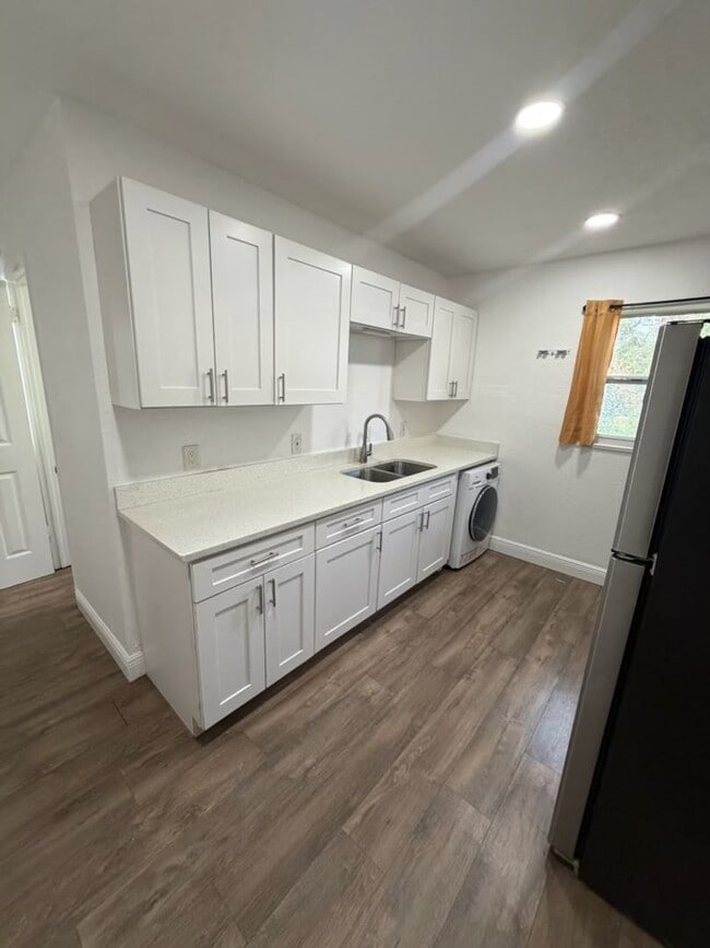 Building Photo - 3813 E Miller Ave Unit B