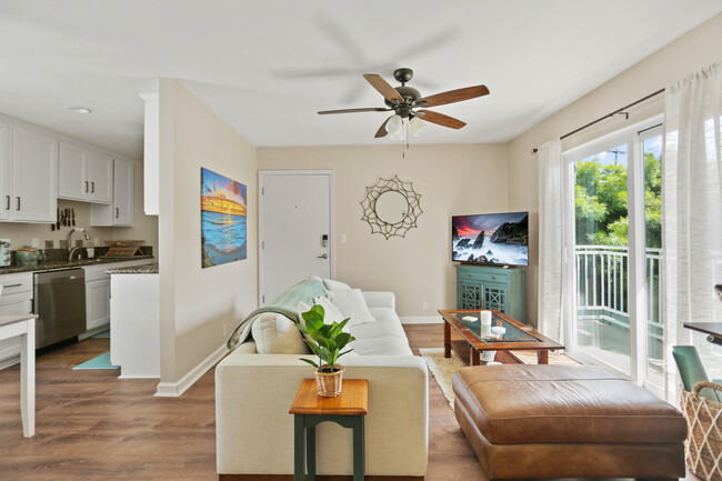 Building Photo - 2020 Diamond St Unit 14 Rental