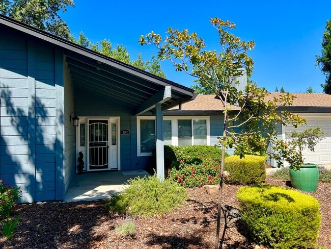 Photo - 3 Bedroom 2 Bathroom 2 Car Garage Home in Loomis