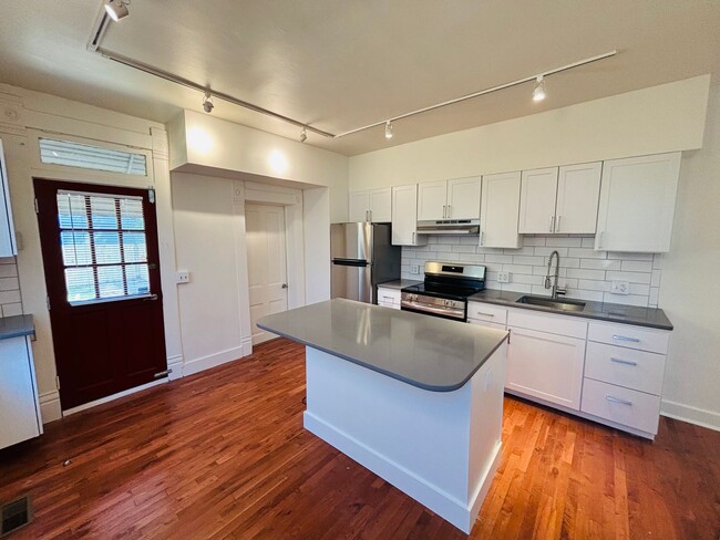 426-428 Zimpfer - 426-428 Zimpfer Apartment Unit 426 Zimpfer