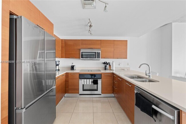 Photo - 3250 NE 1st Ave Unidad 917