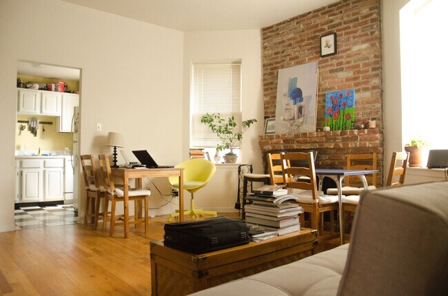 Photo - Dupont Prime Location Tree-Lined Corcoran St & 17th 1 bed 1 bath Condo UTILITIES INCLUDED. Unidad 22