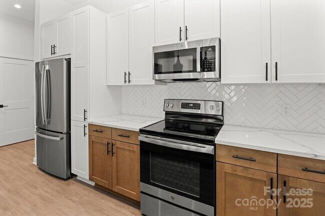 Building Photo - 1711 Commonwealth Ave Unit A5