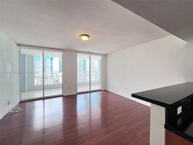 Building Photo - 170 SE 14th St Unit 2107
