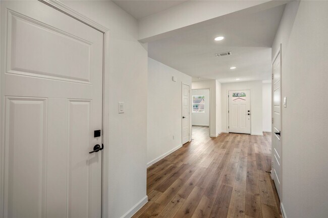 Photo - 3923 Alsace St