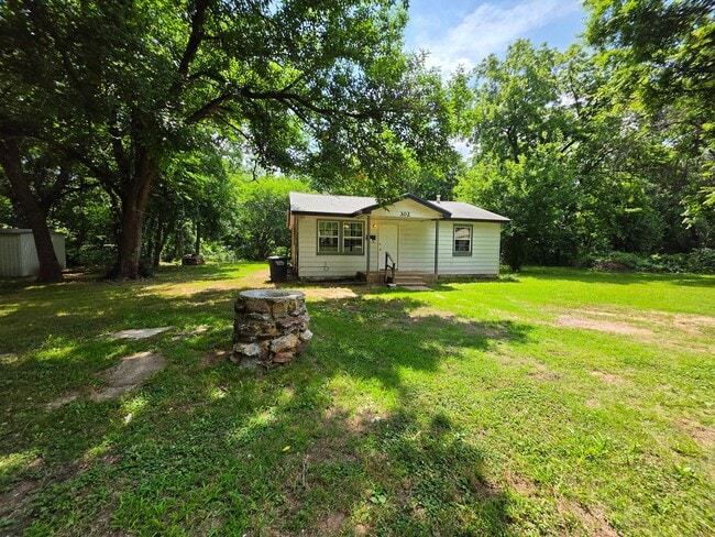 Building Photo - 3 Bed 2 Bath at Shawnee