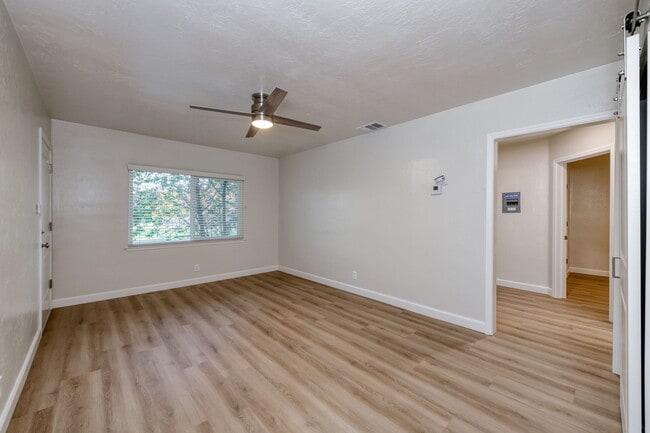 Photo - 326 E Dudley