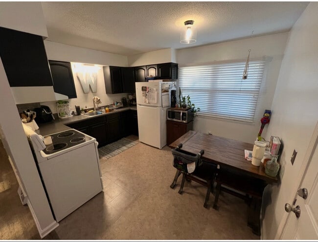 Photo - 3719 Kalamazoo Ave SE