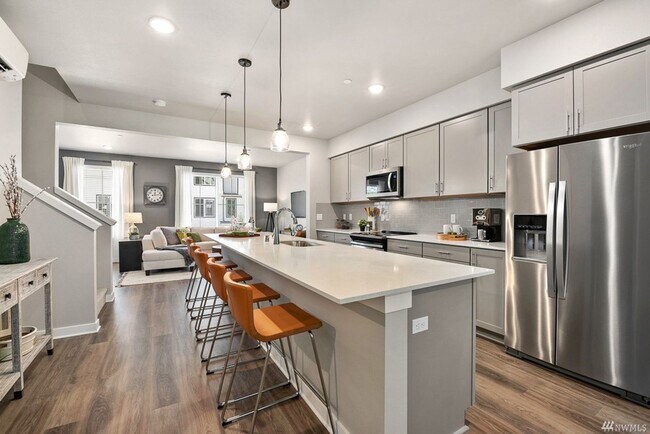 Photo - Beautiful recently built 3 bedroom 2.5 bathroom townhome in Lake Stevens!!