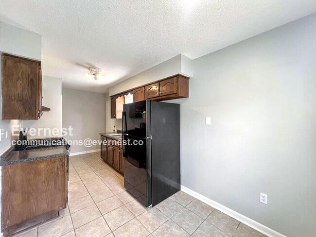 Photo - 360 Darrell Cove