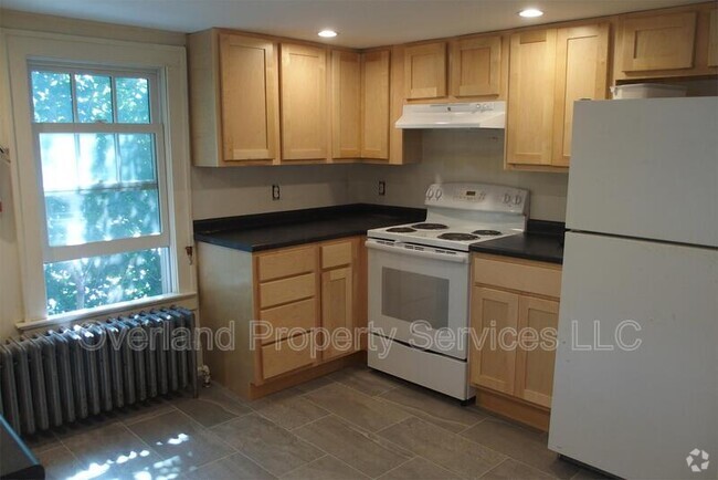 Building Photo - 188 Shelburne Rd Rental