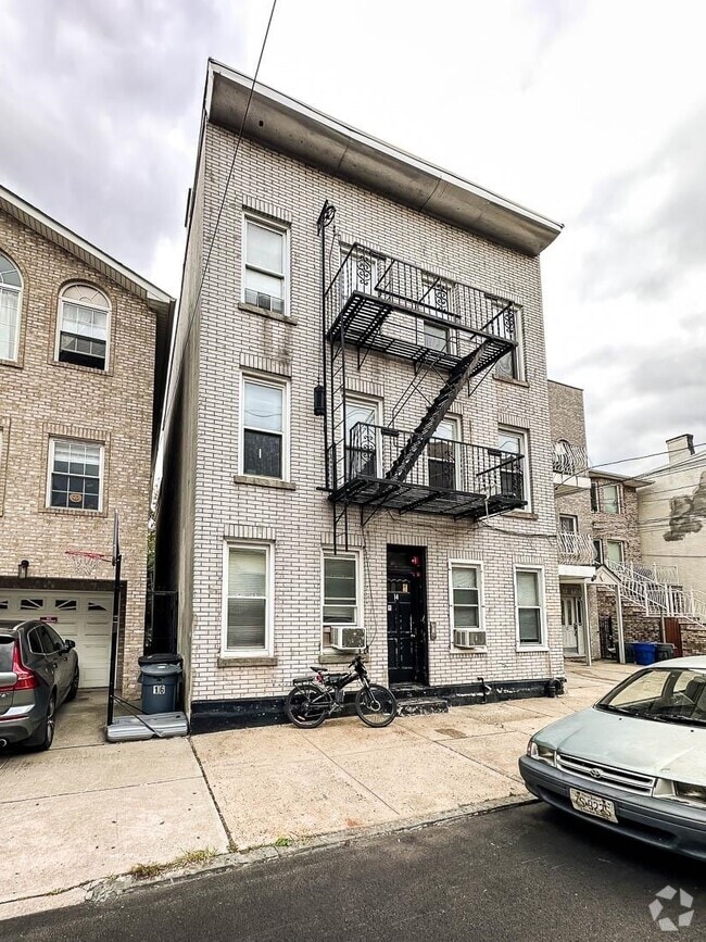 Building Photo - 14 Sherman Ave Rental