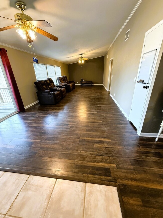 Photo - 212 Thornton Ln