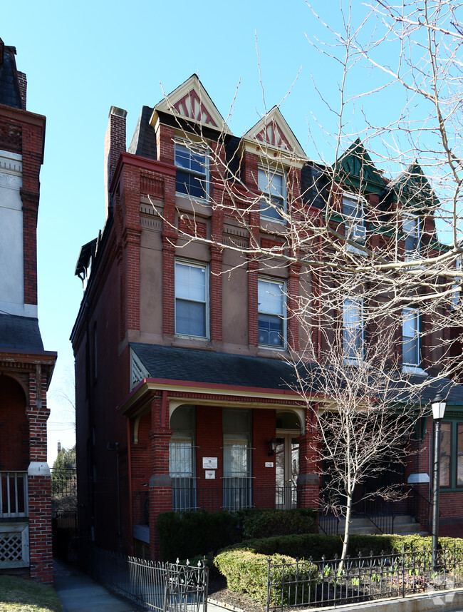 Building Photo - 4208 Walnut St Rental