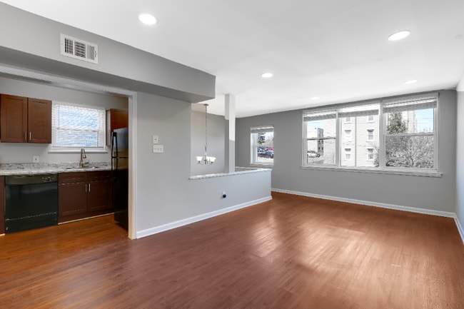 Photo - 57 Victor St NE Unidad #3