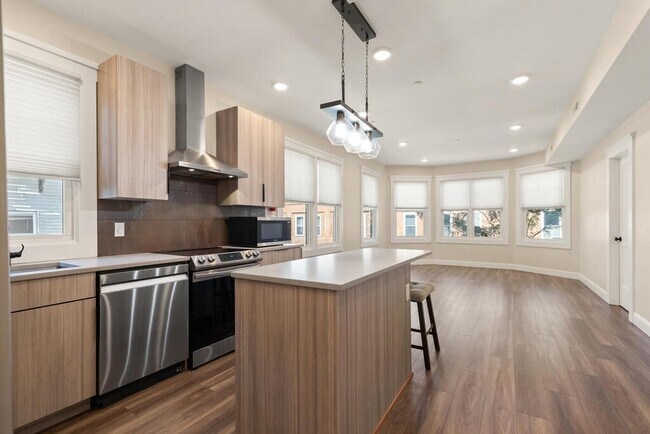 Photo - 701 E 2nd St Unit 1