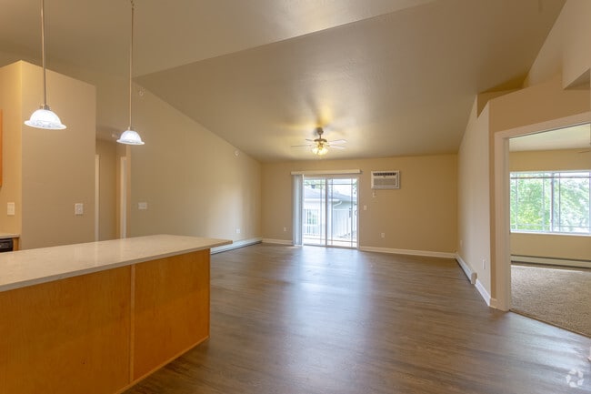 2HAB, 2BA - Lake Breeze Estates