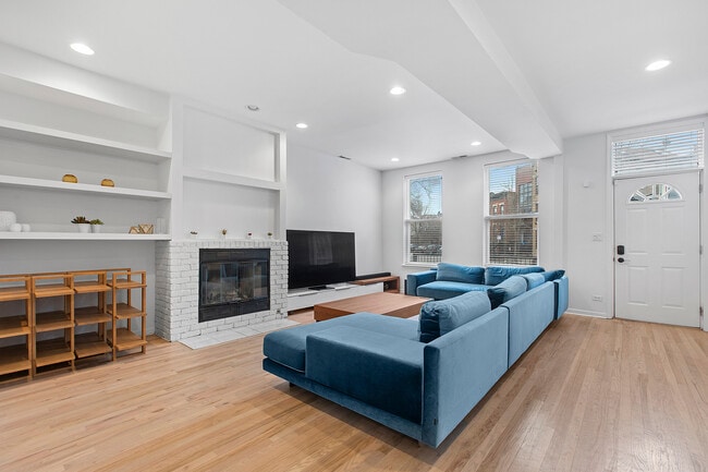 Photo - 1732 W Beach Ave Unit Main