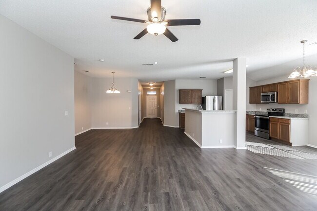 Photo - 822 Cascade Dr