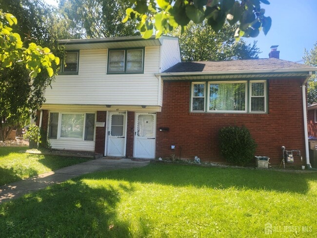Building Photo - 47 Thorpe Ave Unit 1