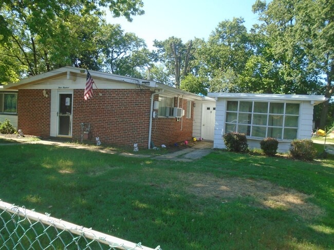 Photo - 300 Gloucester Dr