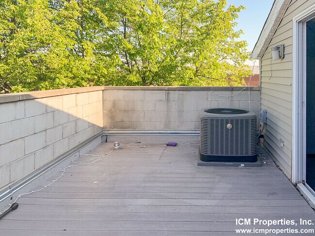 Photo - 2714 N Wayne Ave Unidad 2714-3