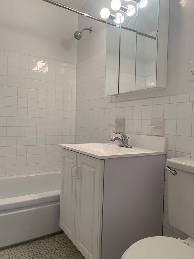 Baño 2 de 2 Dormitorio 2 Baño - Lord Essex Apartments