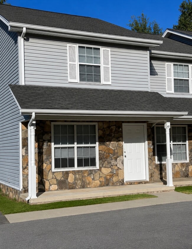 Building Photo - 27 Stratos Ln