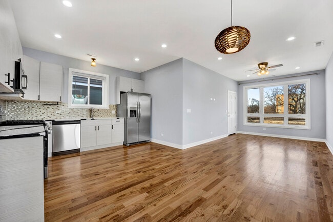 Photo - 5843 W Corcoran Pl Unit 2