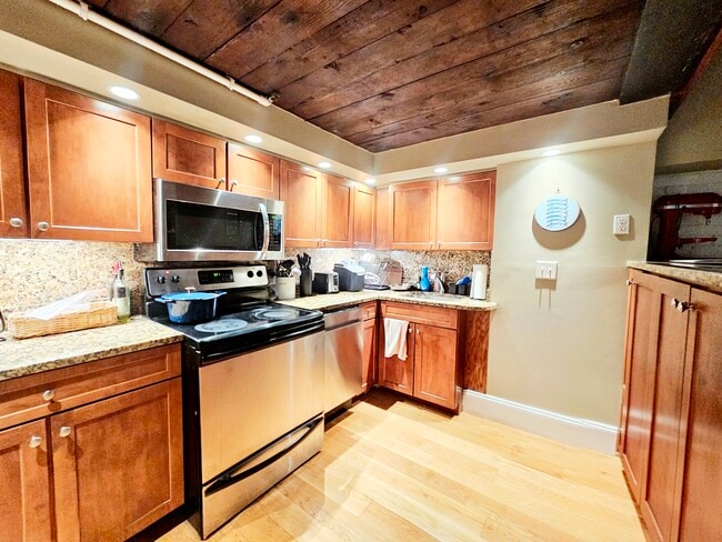 Photo - 117 Beacon St Unit R2