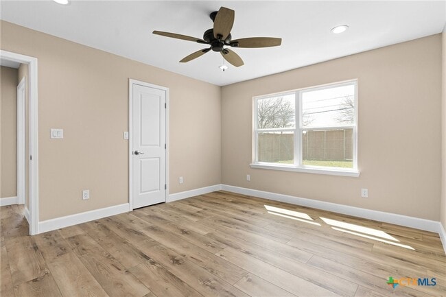 209 W Victory Ave