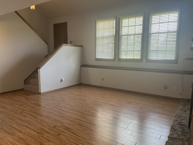 Building Photo - 2409 N Bramblewood St Rental