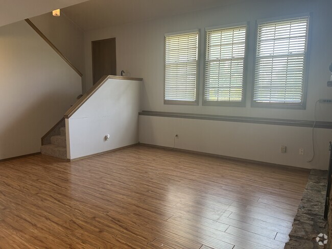 Building Photo - 2409 N Bramblewood St Rental