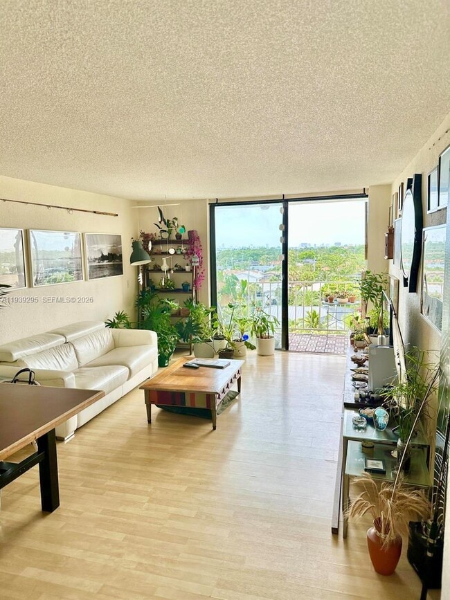 Photo - 2350 NE 135th St Unit 605