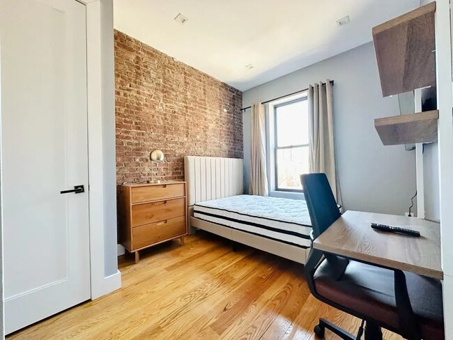 Furnished room/NOT APARTMENT