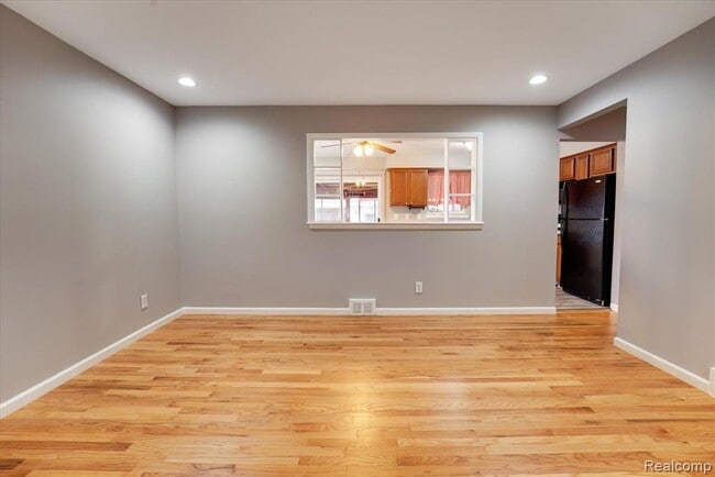 Photo - 32536 Warner Dr