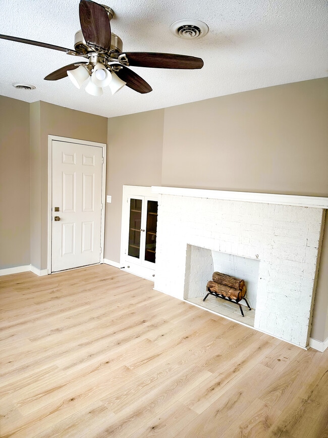 Living Room (Entryway Door) - 3517 1st Ave S Unit 3517