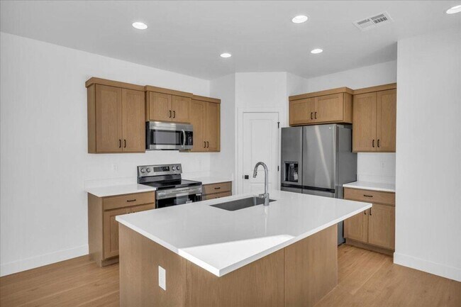 Photo - 4 bedroom, 2.5 bathrooms Home!