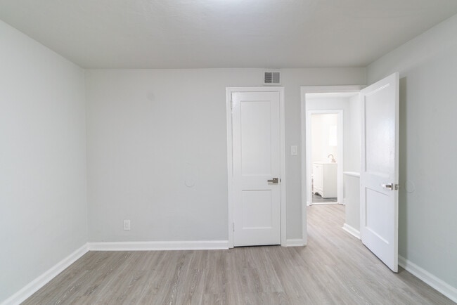 Photo - Salem Manor Apartments