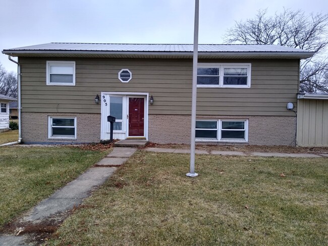 Building Photo - 905 Sprague Rd