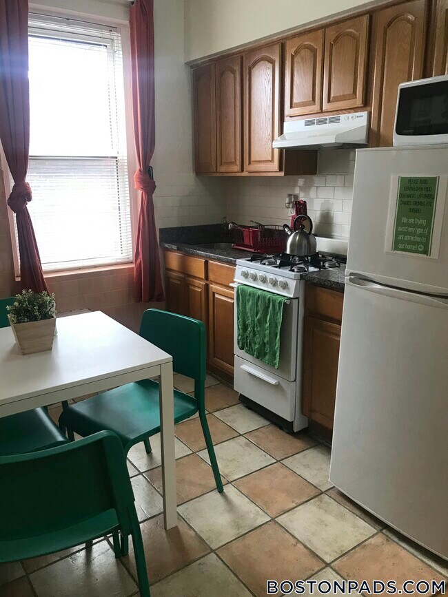 Photo - 126 Warren St Unidad 14